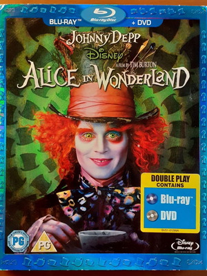 Alice In Wonderland Blu-Ray и DVD като нов с английски субтитри