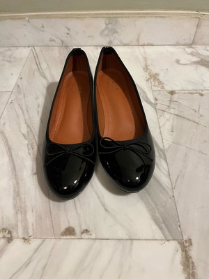 Flat women's shoes patent leather size 39 like new
