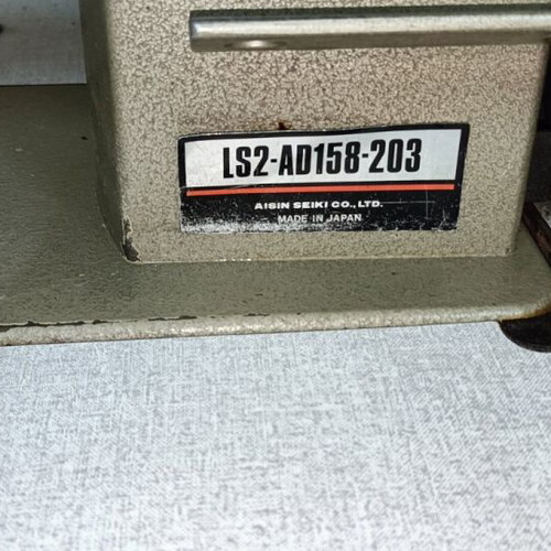 Professional sewing machine used, semi-automatic stitching