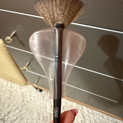 Dust+Cream fan brush new for highlighter