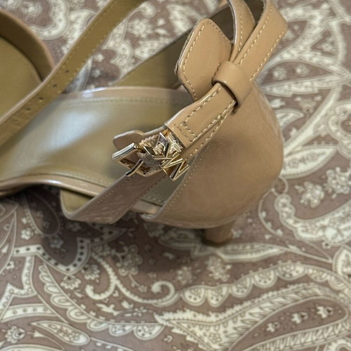 Michael Kors patent leather pumps size 41 like new beige