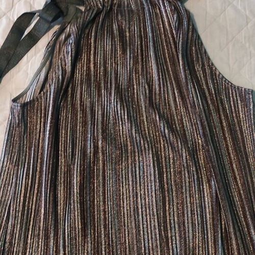 Nu lamé sleeveless top L like new, grey silver