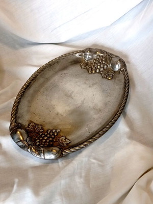 Οβάλ πιατέλα κασσίτερου Pewter 95% με ανάγλυφα σταφύλια και αμπελόφυλλα σαν καινούργιο