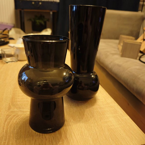 Set of two decorative vases black color like new