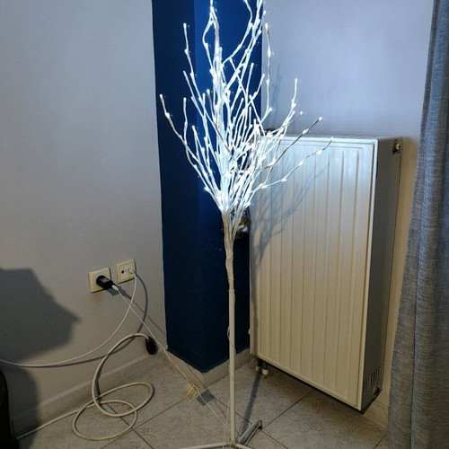 Tree floor lamp like new, white with adjustable branches