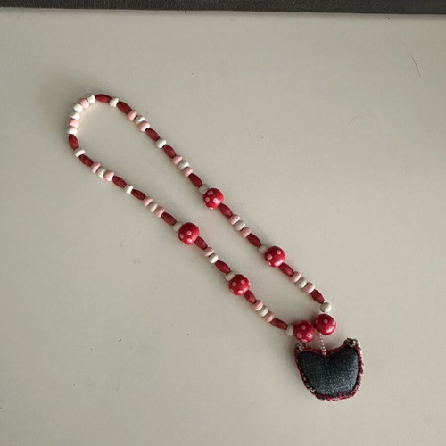 Beaded necklace with cat charm like new, kids choker