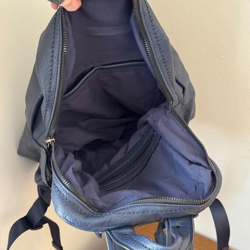 Leather backpack like new, blue