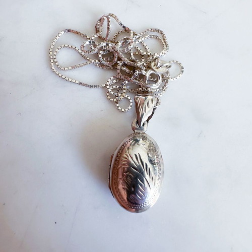 Vintage silver necklace with 925 silver photo locket, like new