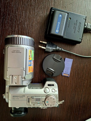 Sony Cyber-shot DSC-F707 digital camera 5.00MP used