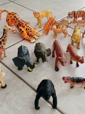 Jungle animal figures set of 24 toys
