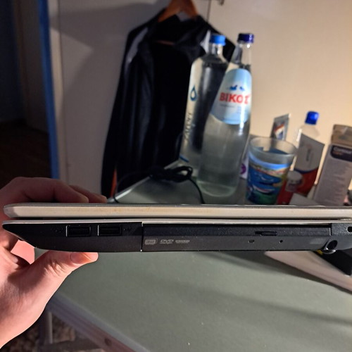 Packard Bell M330 i3 laptop like new with Windows 10 and 15.4" screen