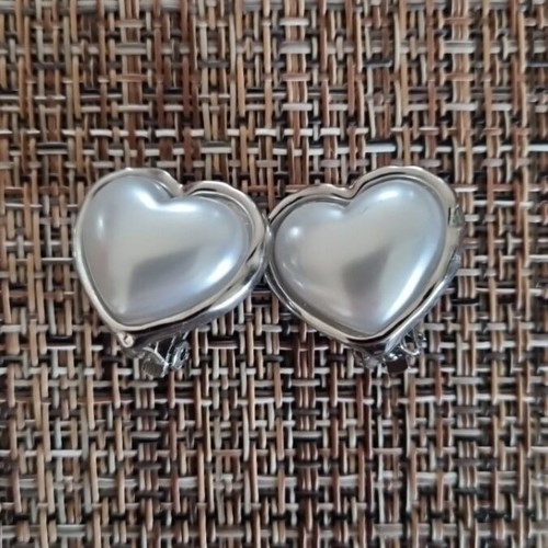 Silver earrings new with clip, no ear piercing needed