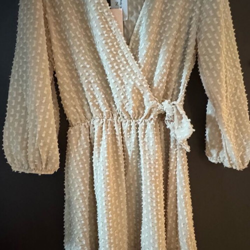 Brand new Lynne dress worth 85€