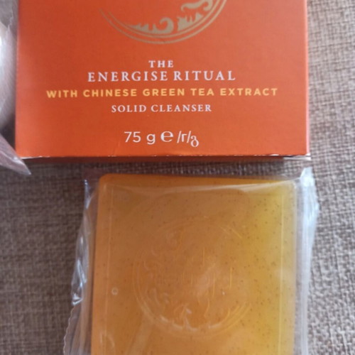 Face and body soaps new, Avon and Herbal, set of 2