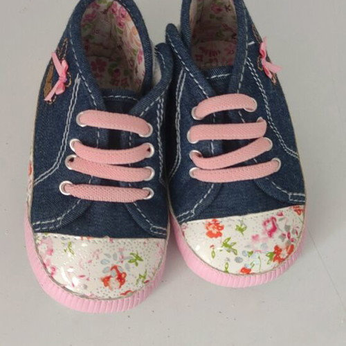 Baby cuddle shoes