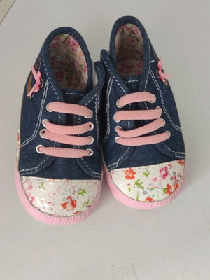 Baby cuddle shoes