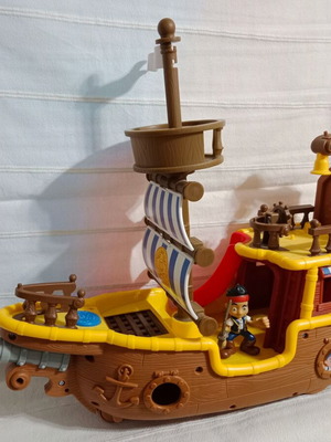 Mattel μεγάλο πειρατικό καράβι παιχνίδι με μία φιγούρα, 40 εκ.