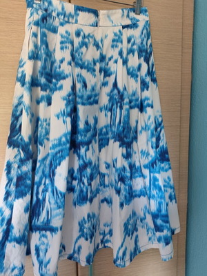 Zara skirt like new, white and blue, size L
