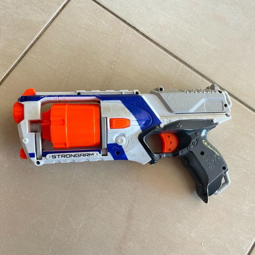 Nerf blaster like new