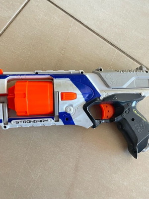 Nerf blaster like new