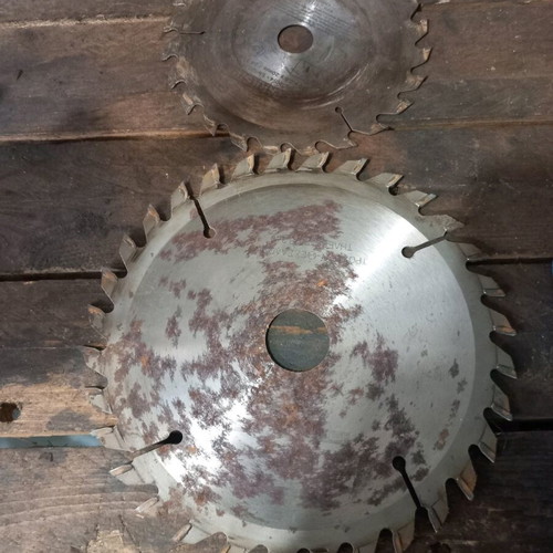 Cutting discs used in good condition