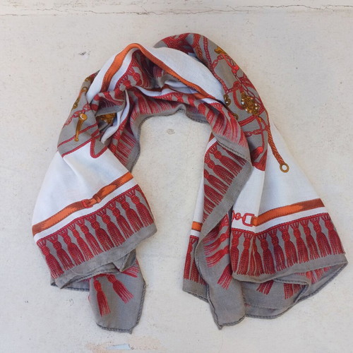 Square scarf 87 cm x 87 cm like new, colorful with elegant patterns