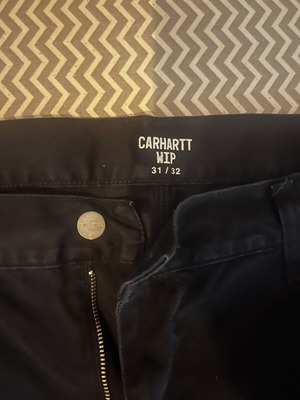 Carhartt WIP black cargo pants size 31/32