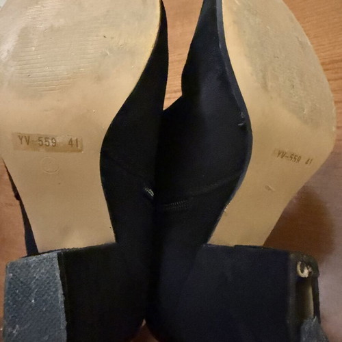 Ankle boots size 41 used, black with heel repair needed