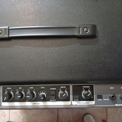 Ampeg BA-300/115 bass combo amplifier like new