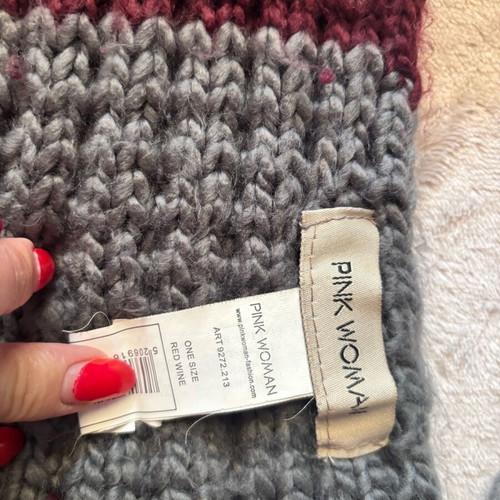 Pink Woman scarf and beanie set used, gray and red