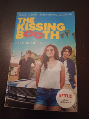 English book The Kissing Booth like new