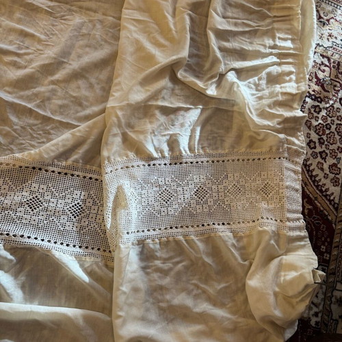 Handmade curtain with knitted atrante and lace like new