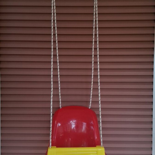 Baby plastic swing like new with rings