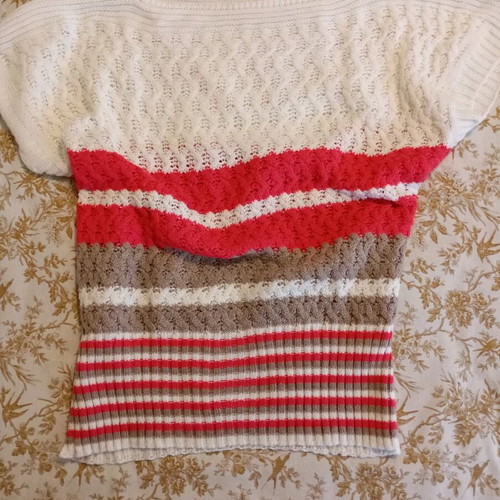 Knitted blouse with stripes like new, size M, beige and red