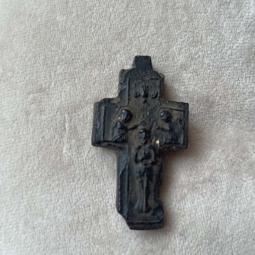 Gutta percha pressed horn crucifix, about 6 cm