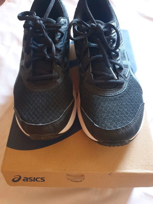Men's Asics Jolt 3 shoes new, size 41.5, black with blue