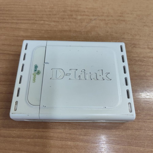 D-Link DGS-1005D Gigabit Switch 5 Ports used