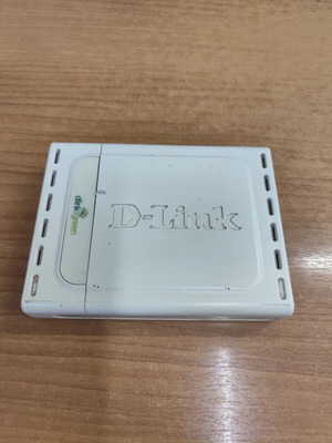 D-Link DGS-1005D Gigabit Switch 5 Ports used