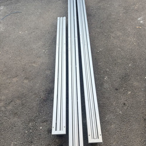 Aluminum Linear Air Conditioning Vents like new, 40m total