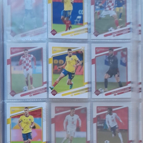 Donruss Soccer Road to Qatar 2021-2022 cards like new, 127 base and 44 inserts