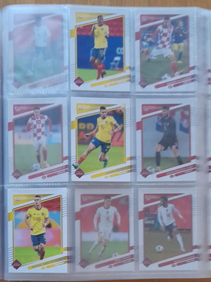 Donruss Soccer Road to Qatar 2021-2022 cards like new, 127 base and 44 inserts