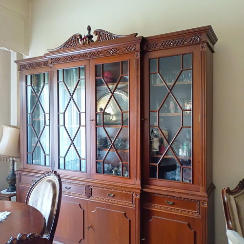 Mahogany showcase like new, dimensions 220x215x50, three-door buffet and upper vitrine