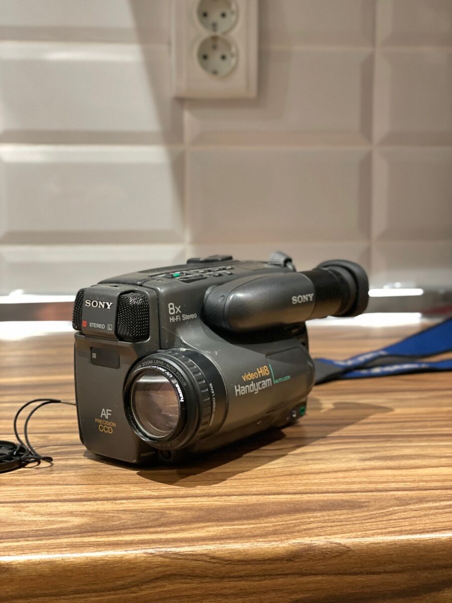 Sony Handycam CCD-TR707E Hi8 like new… - € 44,99 - Vendora.cy