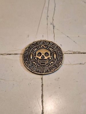 Gold Metal Coin Pirates of the Caribbean like new