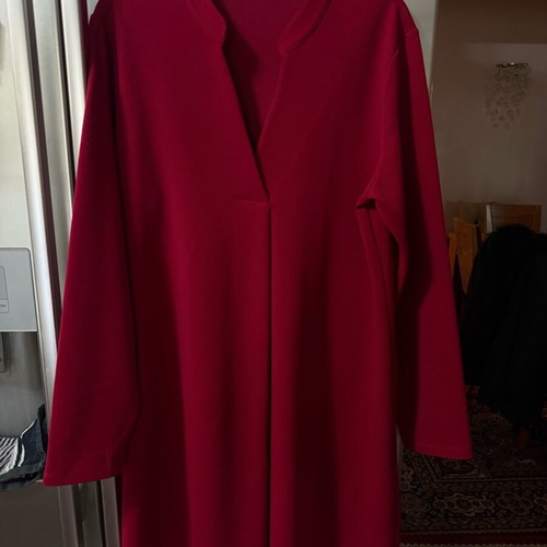 Dress like new, available in red and black