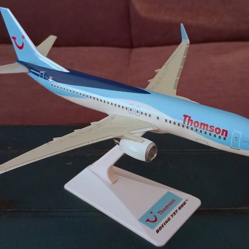 Boeing 737-800 Thomson Airlines plastic model like new