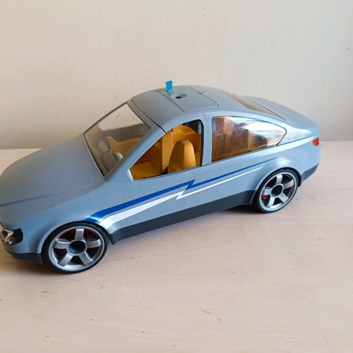 Playmobil vehicle used with missing parts and working beacon