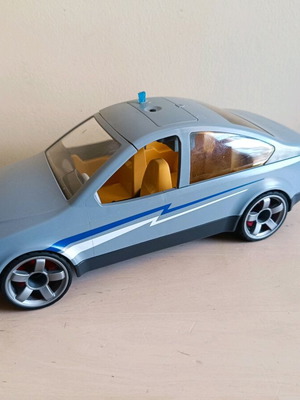 Playmobil vehicle used with missing parts and working beacon