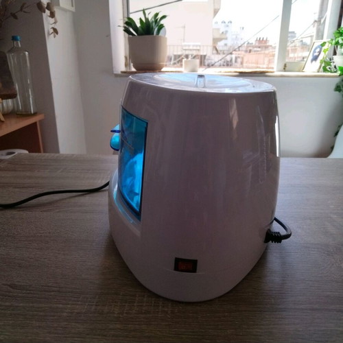 UV Sterilizer for Puffer Files and Combs like new