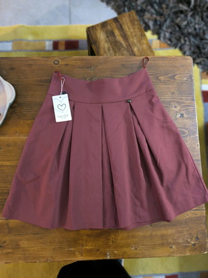 Lui E Lei skirt new, burgundy pleated, size L